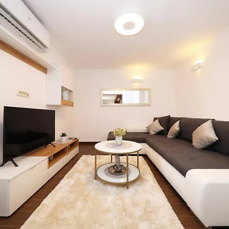 Dingac Village Luxury Villa *